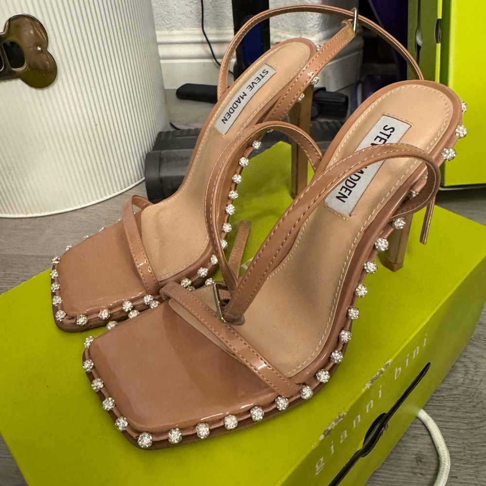 Steve Madden Nude Pearl Embellished Heels